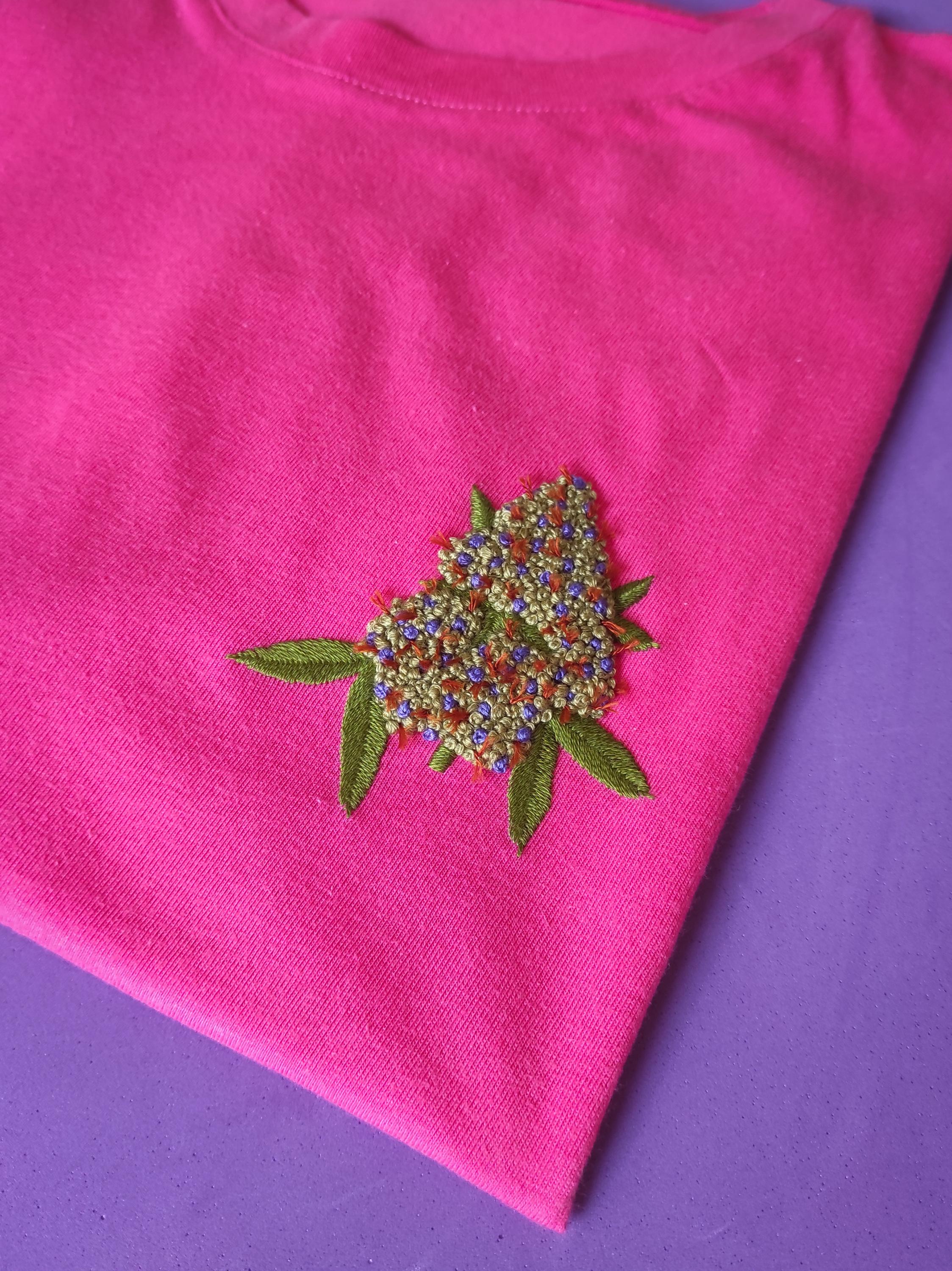www.Nuroco.com - Flower embroidery T shirt
