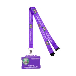 Cordón e insignia con diseño de mariposa morada que simboliza el cambio y el desarrollo. * Colores a elegir.