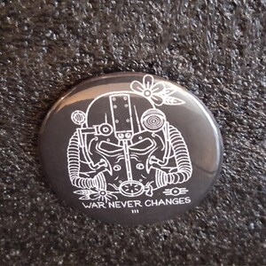 Fallout Power Armor Helmet - War Never Changes - pinback button 2.25&quot;