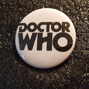 Doctor Who Logo - pinback button 2.25&quot;