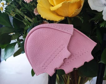 Ochraniacze na palce z zamszu w kolorze blush berlin pink do rolek