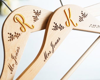 SET of 2 Personalized Initials Hangers - Hangers for Bride & Groom - Wedding Gift - Personalized Bridal Dress Hanger - Wedding Hangers