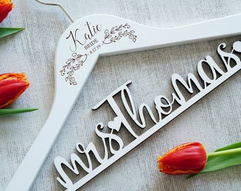 Bride Name Bar Hanger, Wedding Dress Hanger, Bridal Hanger, Wedding Gift Hanger, Bridal Gift, Wedding Hanger, Wedding Party Gift