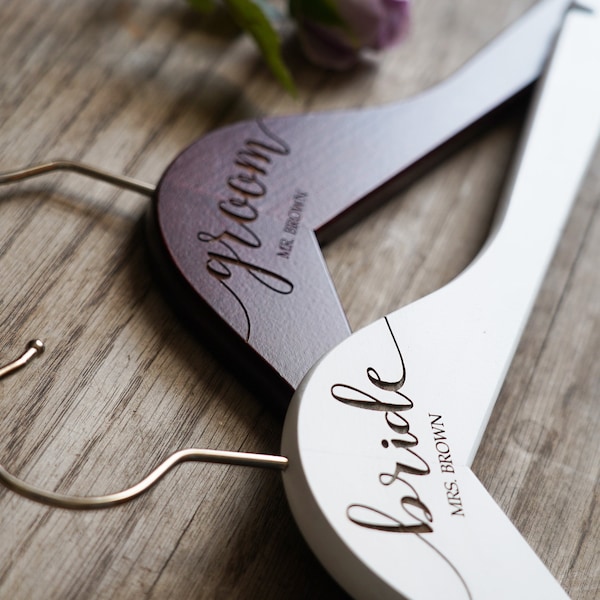 SET de 2 perchas personalizadas - Perchas grabadas para novia y novio - Regalo de boda - Percha de vestido de novia personalizada - Perchas de boda