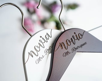 Par de perchas de boda para novia y novio, regalo de boda nupcial, perchas  de madera para vestidos