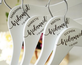 LOT de 6 cintres de demoiselle d&#39;honneur - cintre de demoiselle d&#39;honneur gravé - cadeau de mariage - cintre personnalisé pour robe de mariée - cintres de mariage avec noms