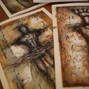 CARTÕES DE FELICITAÇÕES artesanais - Conjunto de quatro postais artesanais. Pós de lápis e hagiografia, sobre papel