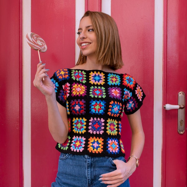 Haut court carré grand-mère, haut bohème au crochet, chemise à manches courtes, haut en patchwork de coton, chemisier au crochet, vêtements bohèmes pour femmes, haut court arc-en-ciel