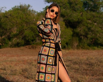 Gehäkelte Oma Quadrat Strickjacke: Boho Patchwork Baumwolljacke