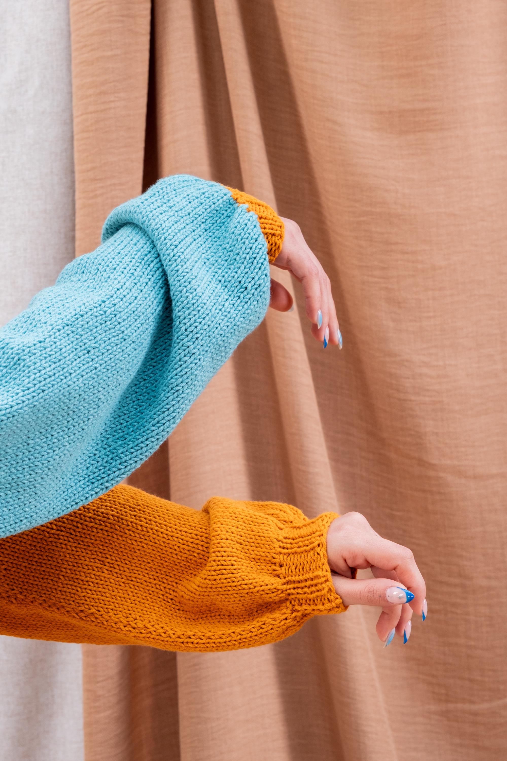 Cardigan a maniche lunghe lavorato a maglia, con blocchi di colore e