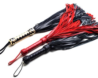 Frusta In Pelle Flogger Premium Fatta A Mano, 2,6 Piedi, Colore Rosso, Django-Enterprises