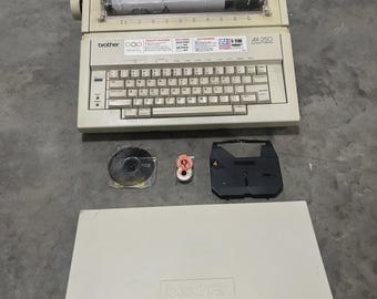 Olivetti ET Personal 55 Electric Typewriter Typewriter Vintage