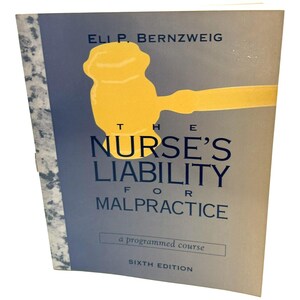 Puede incluir: Portada del libro titulada "The Nurse's Liability for Malpractice" de Eli P. Bernzweig. La portada es gris con una ilustración de mazo amarillo. También se ve el texto "a programmed course" y "Sixth Edition".