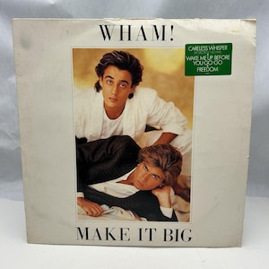 Op de afbeelding: Een vintage vinyl platenhoes met een foto van twee mannen. Het album is getiteld "WHAM! Make It Big" en bevat het nummer "Careless Whisper" van George Michael.