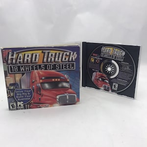 Könnte beinhalten: PC-Spielbox und CD-Hülle für "Hard Truck 18 Wheels of Steel". Die Box zeigt einen roten Sattelzug mit dem Spieletitel und dem Text "Drive Your Big Rig & Build Your Business". Die CD-Hülle ist geöffnet und zeigt die Spiel-CD.