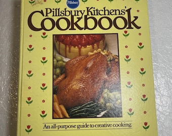 Pillsbury Kitchens' Cookbook Binder 1982 vg