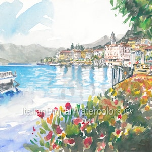 Può includere: Dipinto ad acquerello di una città su un lago con un traghetto in primo piano. La città è costruita su una collina e ha edifici colorati. Ci sono fiori in primo piano e un albero sul lato destro dell'immagine.