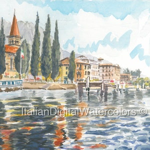 Può includere: Dipinto ad acquerello di una città sul lago con una chiesa, cipressi ed edifici lungo il lungomare. L'acqua riflette il cielo e gli edifici.