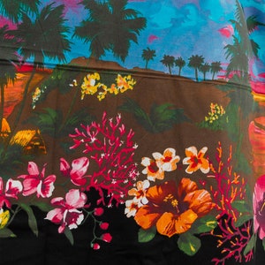 Vintage cotton fabric sold by the meter with Hawaii motif 85 cm x 145 cm / unit. The fabric is satin weave. Particularly great for dresses and skirts image 3