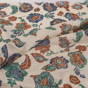 Cotton Voile with Floral Print in Retro-Style – Lightweight 1970s-Inspired Fabric – Sold by the Half Yard