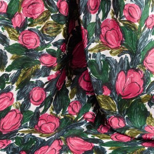 Rent sidentyg med rosa blommor från 60-talet - perfekt för aftonklänningar, eleganta blusar och kjolar, accessoarer och heminredning bild 8