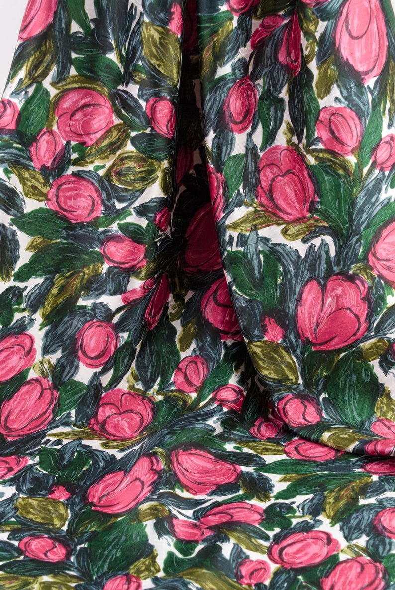 Rent sidentyg med rosa blommor från 60-talet - perfekt för aftonklänningar, eleganta blusar och kjolar, accessoarer och heminredning bild 8