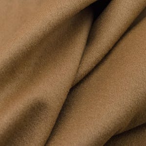 Italian coat fabric made of wool and cashmere with a soft velour touch, ideal for coats, jackets and elegant winter accessories