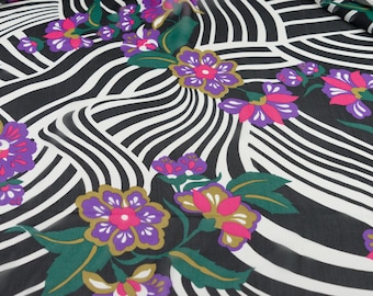 Chiffon de seda vintage – estoque morto italiano com gráficos florais – preto e branco com roxo e rosa – 100% seda para vestidos e blusas