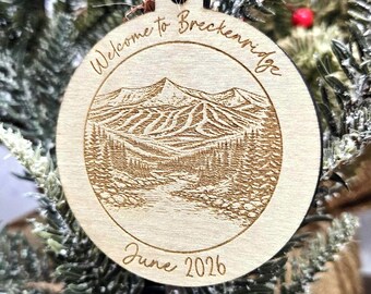 Adorno de boda personalizado con motivo de una ubicación específica: Madera grabada, recuerdo de boda de Breckenridge, Colorado.