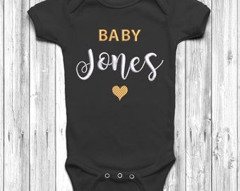 Personalised Embroidered Baby Surname Heart Baby Grow Body Suit Vest Cute Gift Present Birth Pregnancy Announcement Custom Unisex