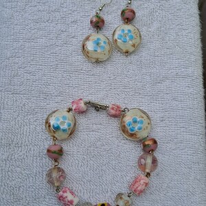 Floral marmoriertes rosa Glas Schmuck Set, Silber Akzent, Armband und Ohrring Schmuck Set für Frauen, Glasperlen, Geschenk für Sie