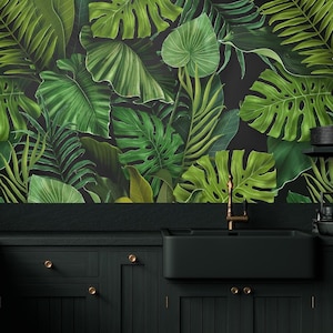 Grüne Tapete mit Blättern von Monstera, modernes Wohndekor | Schälen und aufkleben (selbstklebend) oder nicht klebendes Vinylpapier