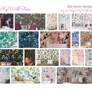 Pu&ograve; includere: Un collage di 18 diversi design di carta da parati floreale che presentano vari colori e motivi. Ogni design &egrave; mostrato in un ambiente di stanza con mobili e decorazioni. Il testo "My Wall Store" appare nella parte superiore dell'immagine, e il testo "See more designs etsy.com/shop/MyWallStore" appare nella parte superiore destra.