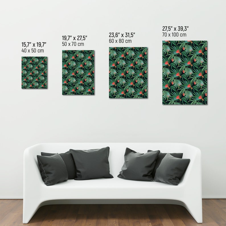 Puede incluir: Cuatro tama&ntilde;os diferentes de un lienzo de arte de pared con estampado de hojas tropicales. La impresi&oacute;n presenta hojas verdes con flores rojas sobre un fondo negro. Los tama&ntilde;os son 40 cm por 50 cm, 50 cm por 70 cm, 60 cm por 80 cm y 70 cm por 100 cm.