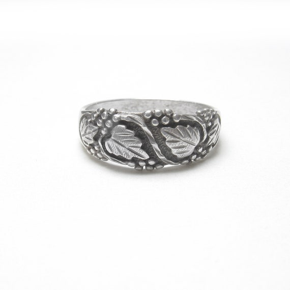 Sterling Silver Detailed Leaf And Berry Design Ri… - image 1