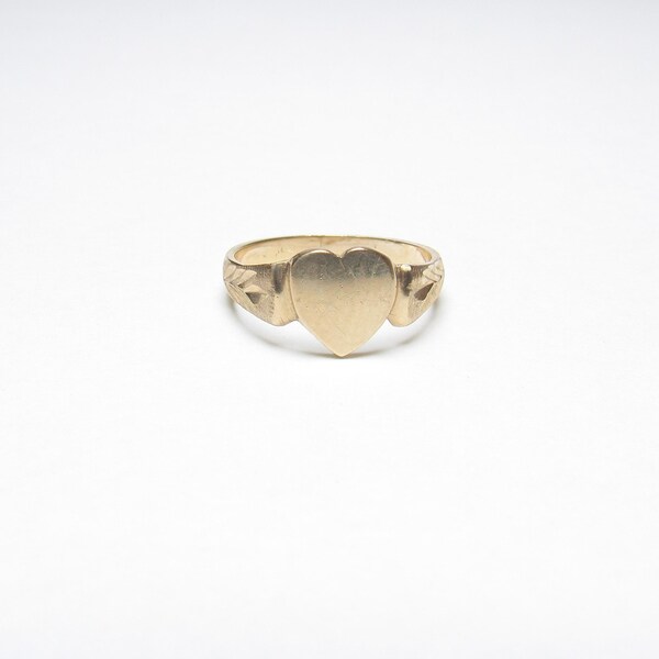 Little 10K Yellow Gold Heart Shape Floral Etched Attached Promise Ring 1940's Vintage