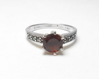 Sterling Silver 1.60 Ct Natural Round Cherry Red Garnet And Marcasite Ring Vintage