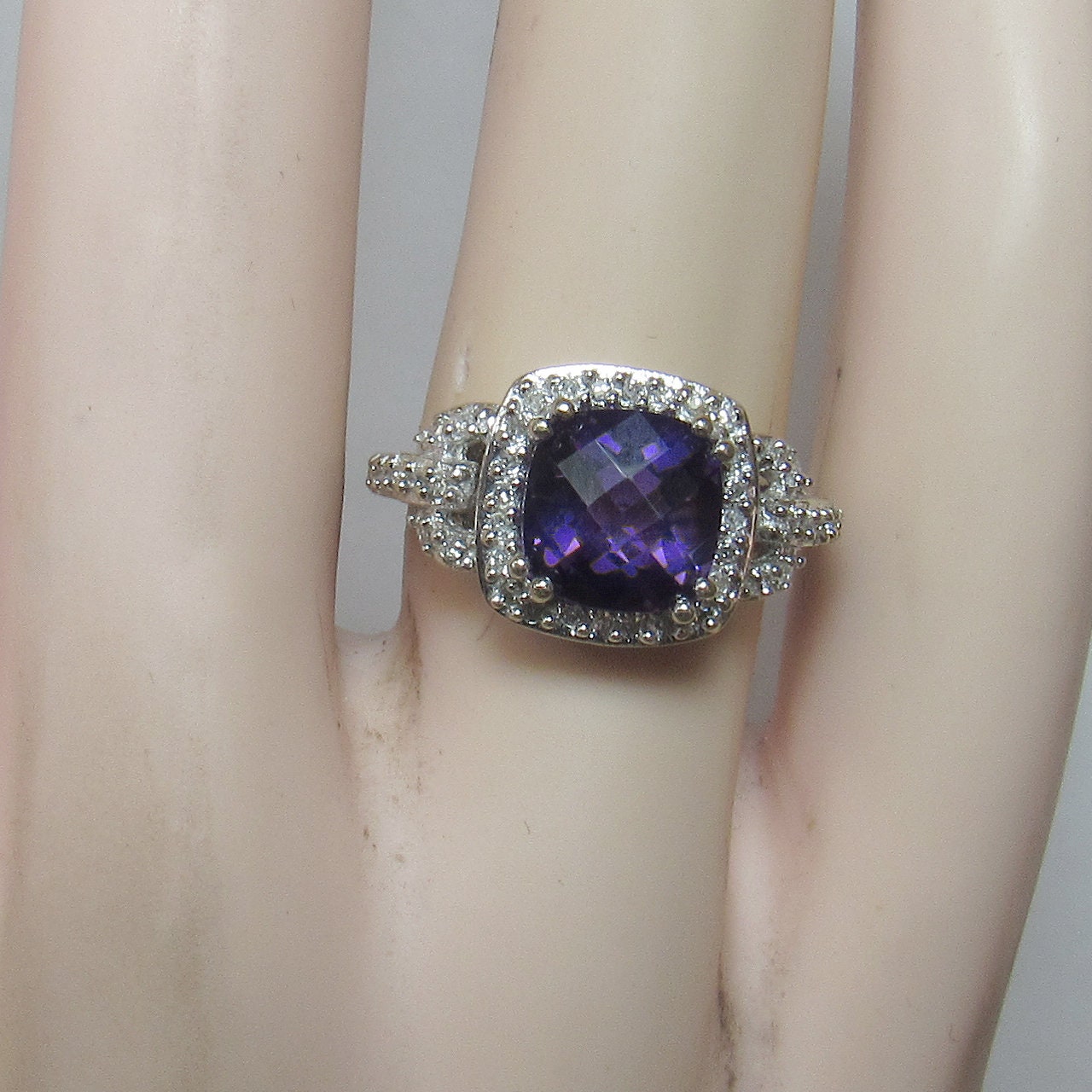 JWBR 10K White Gold 2.40 Ct Natural Eggplant Purple Amethyst JWBR 10K White Gold 2.40 Ct Natural Eggplant Purple Amethyst