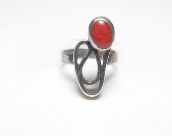 IVAN HOWARD Navajo Sterling Silver 1.00 Ct Natural Oval Red Coral Solitaire Ring Vintage