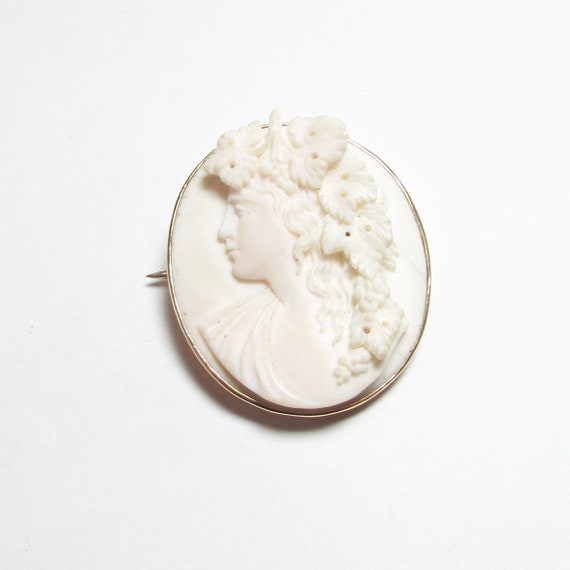Hand Carved High Relief White Coral Leaf Hair Wom… - image 1