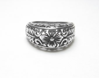 COLLINS FINE JEWELRY Sterling Silver Carved Flower Design Ring Vintage