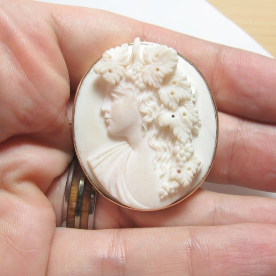 Hand Carved High Relief White Coral Leaf Hair Wom… - image 5