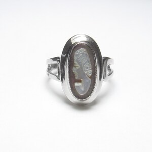 SARAH COV Sterling Silver Hand Carved Woman Abalone Shell Cameo Ring 1970's Vintage
