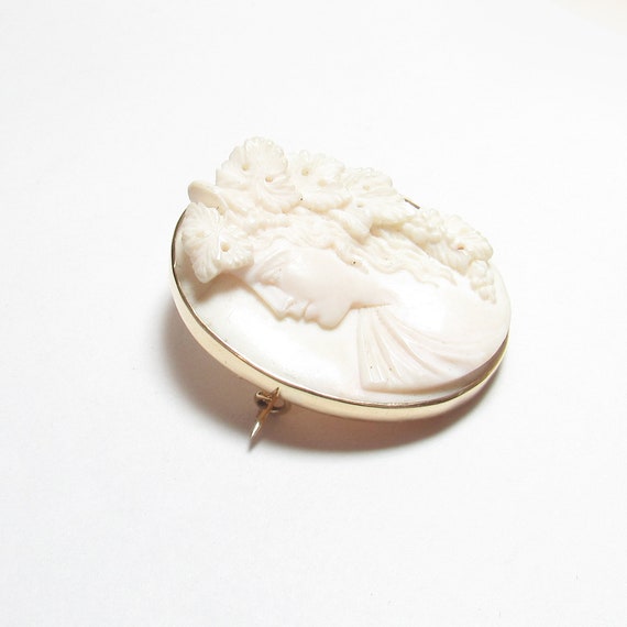 Hand Carved High Relief White Coral Leaf Hair Wom… - image 2