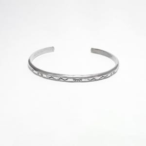 MIKE THOMAS Navajo Sterling Silver Etched Ray Design Cuff Bracelet Vintage