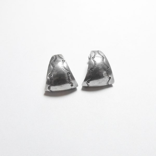 SANEL BETTY THOMAS Navajo Sterling Silver Etched Drop Earrings 1990's Vintage