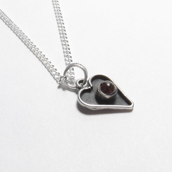 Southwestern Sterling Silver 0.10 Ct Natural Cherry Red Garnet Heart Shape Pendant With Chain Vintage View 2