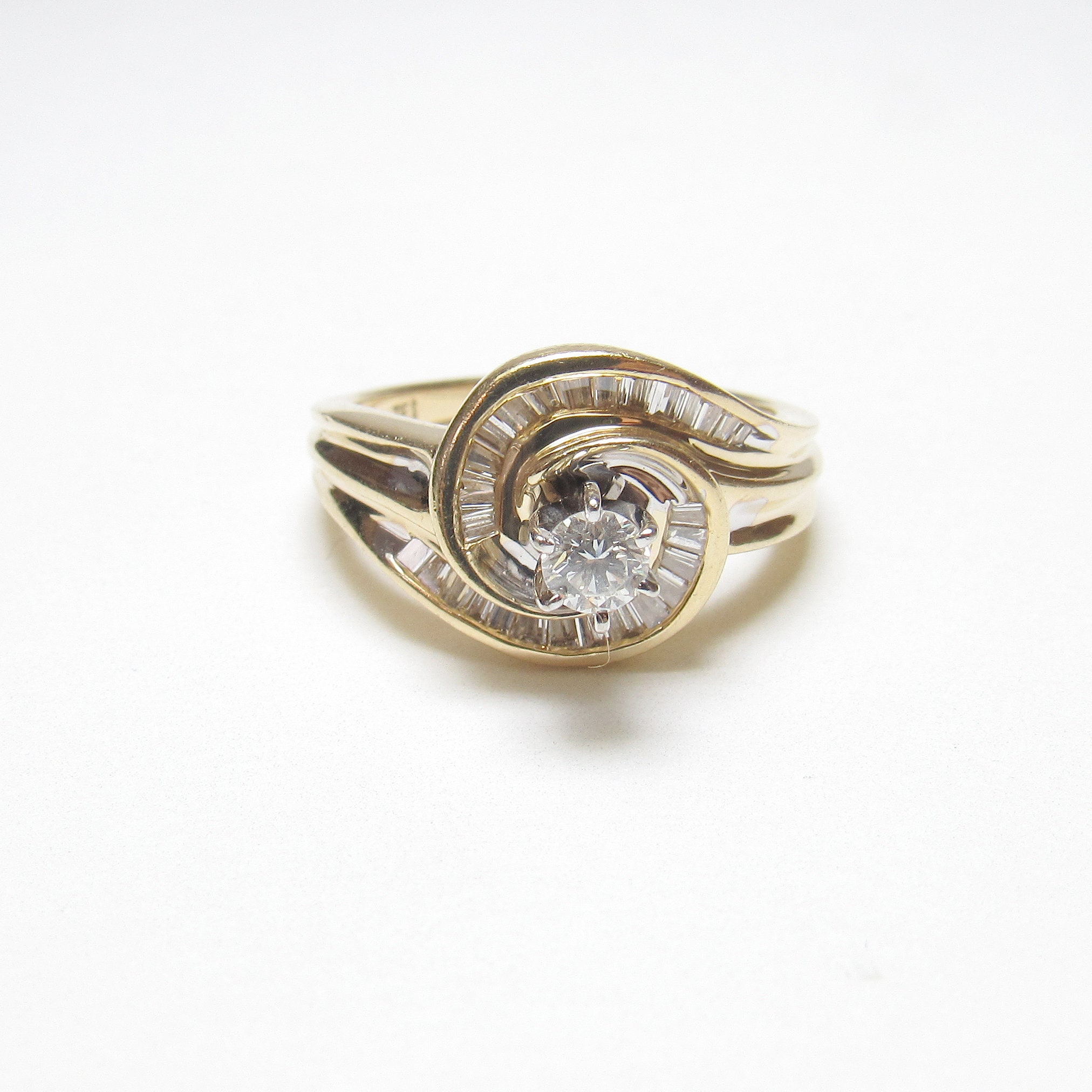 ZEI 14K Yellow Gold 0.16 Ct Round Brilliant Cut Diamond Ring ZEI 14K Yellow Gold 0.16 Ct Round Brilliant Cut Diamond Ring