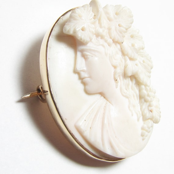 Hand Carved High Relief White Coral Leaf Hair Wom… - image 3