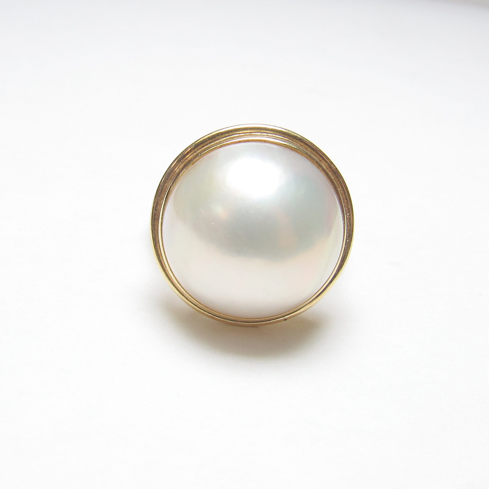 14K Yellow Gold 15.0 mm Round White Mabe Pearl Solitaire